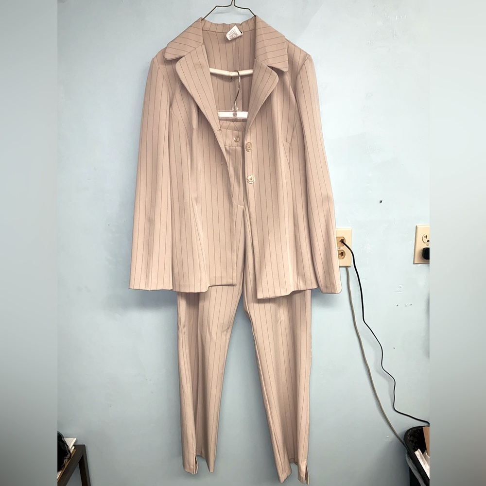 Studio Y Women’s Pant Suit Set 7/8